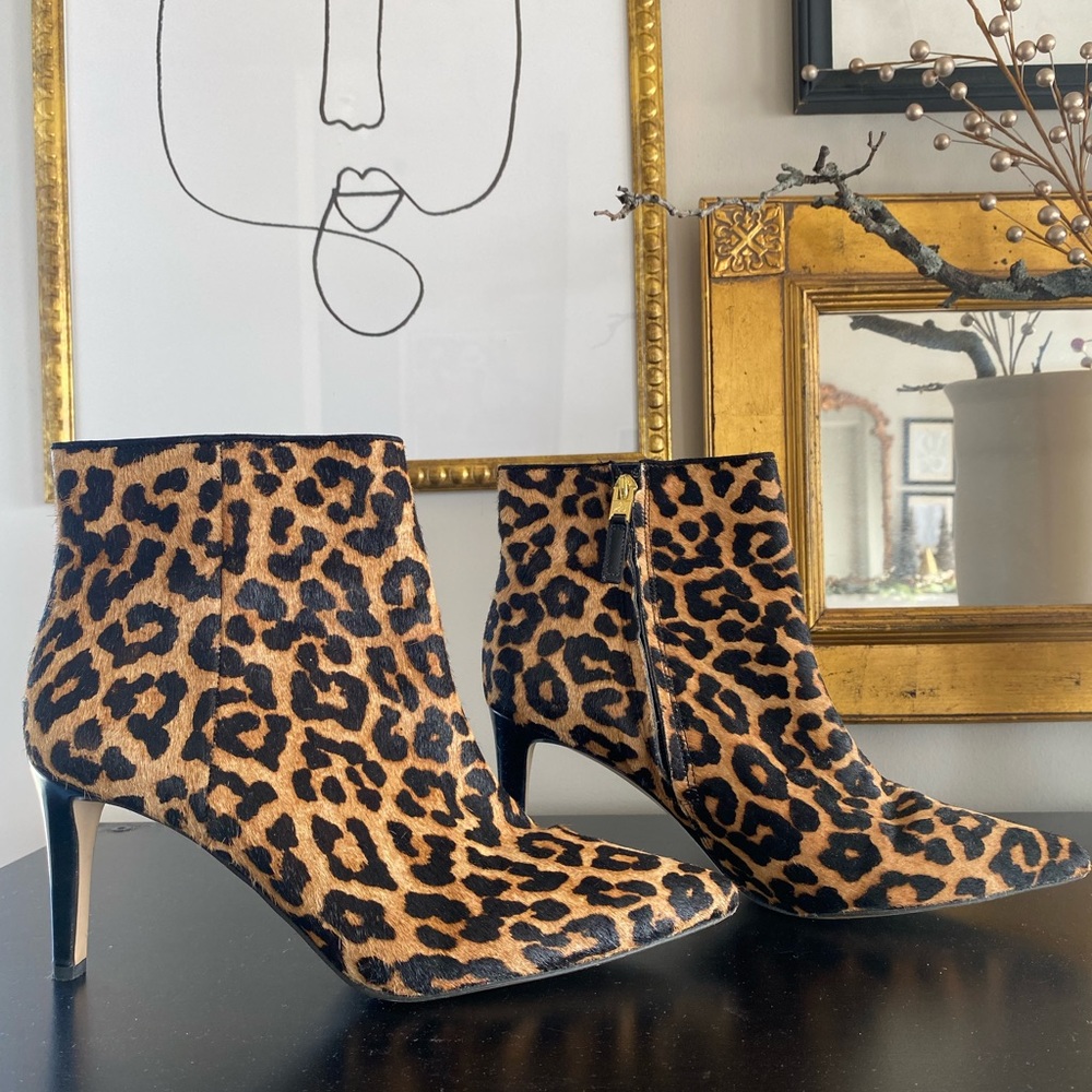 Sam Edelman Wren Leopard Print Calf Hair Bootie. Size 9